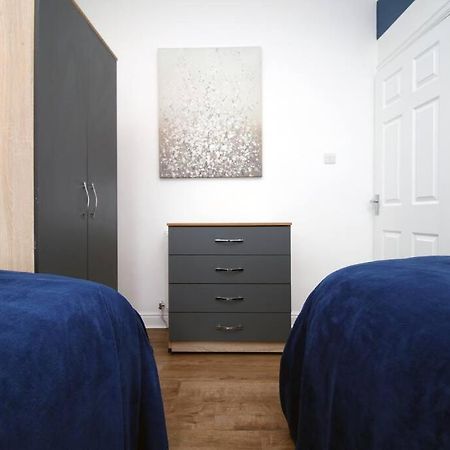 Holiday House For 7 Guests, Free Wi-Fi & Self Check-In Explore Newport Vila Exterior foto