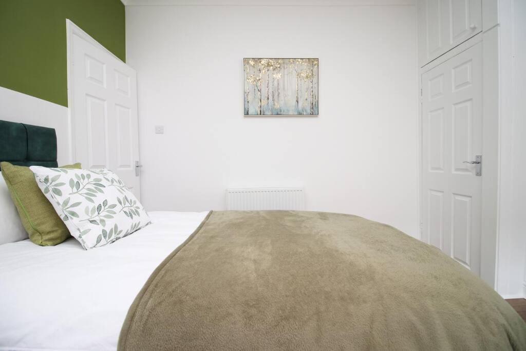Holiday House For 7 Guests, Free Wi-Fi & Self Check-In Explore Newport Vila Exterior foto
