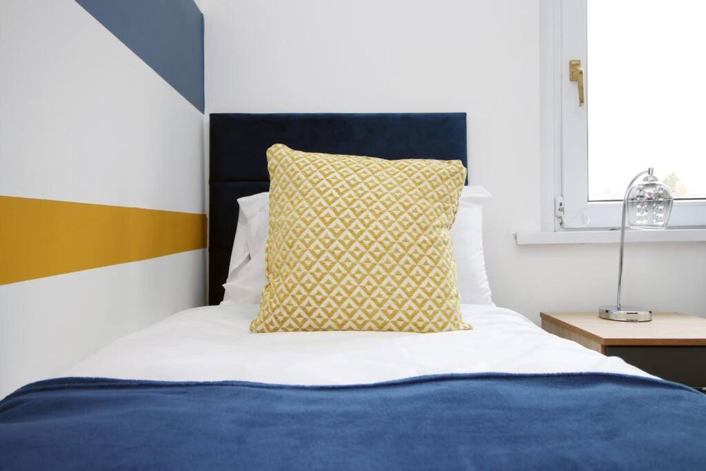 Holiday House For 7 Guests, Free Wi-Fi & Self Check-In Explore Newport Vila Exterior foto