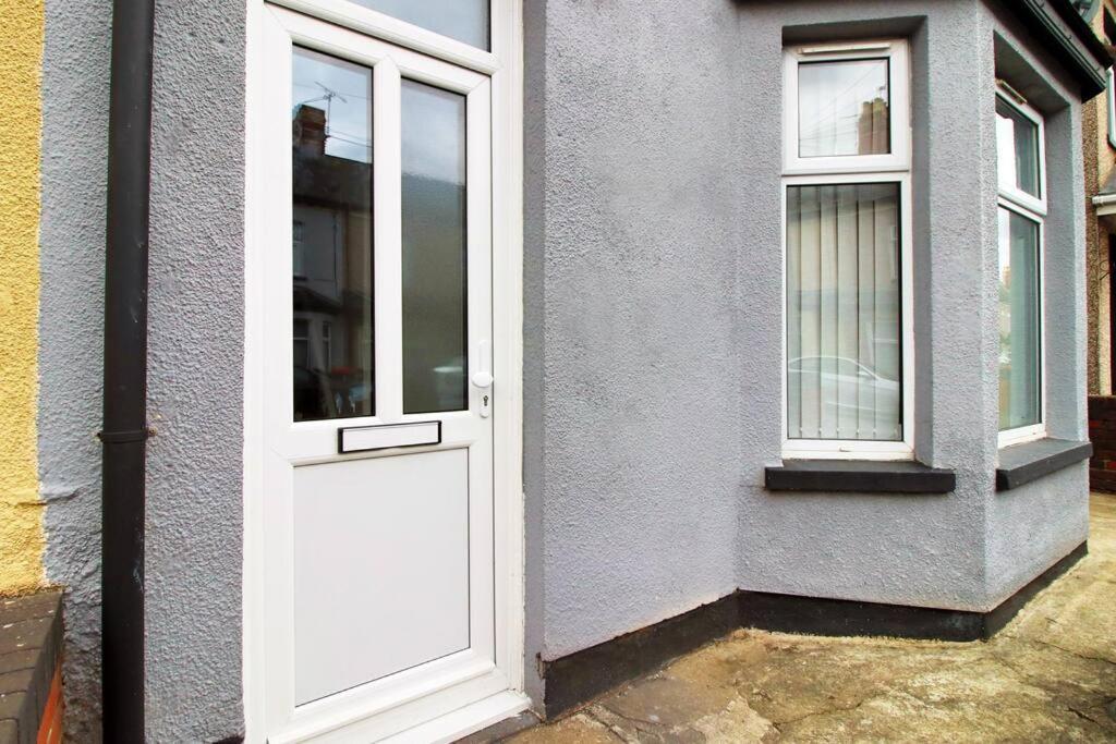 Holiday House For 7 Guests, Free Wi-Fi & Self Check-In Explore Newport Vila Exterior foto
