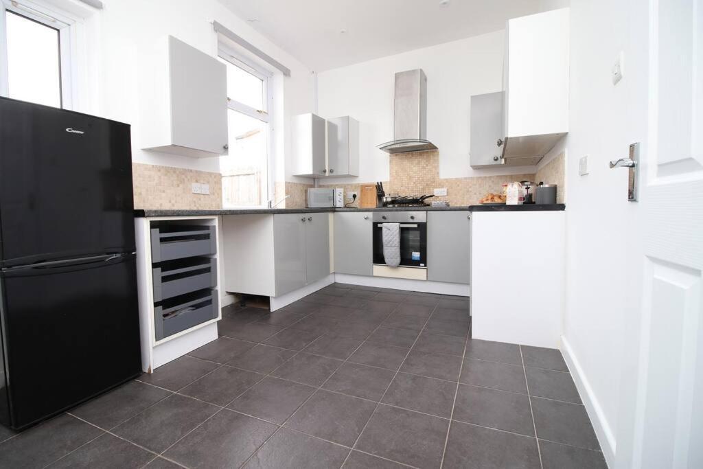 Holiday House For 7 Guests, Free Wi-Fi & Self Check-In Explore Newport Vila Exterior foto
