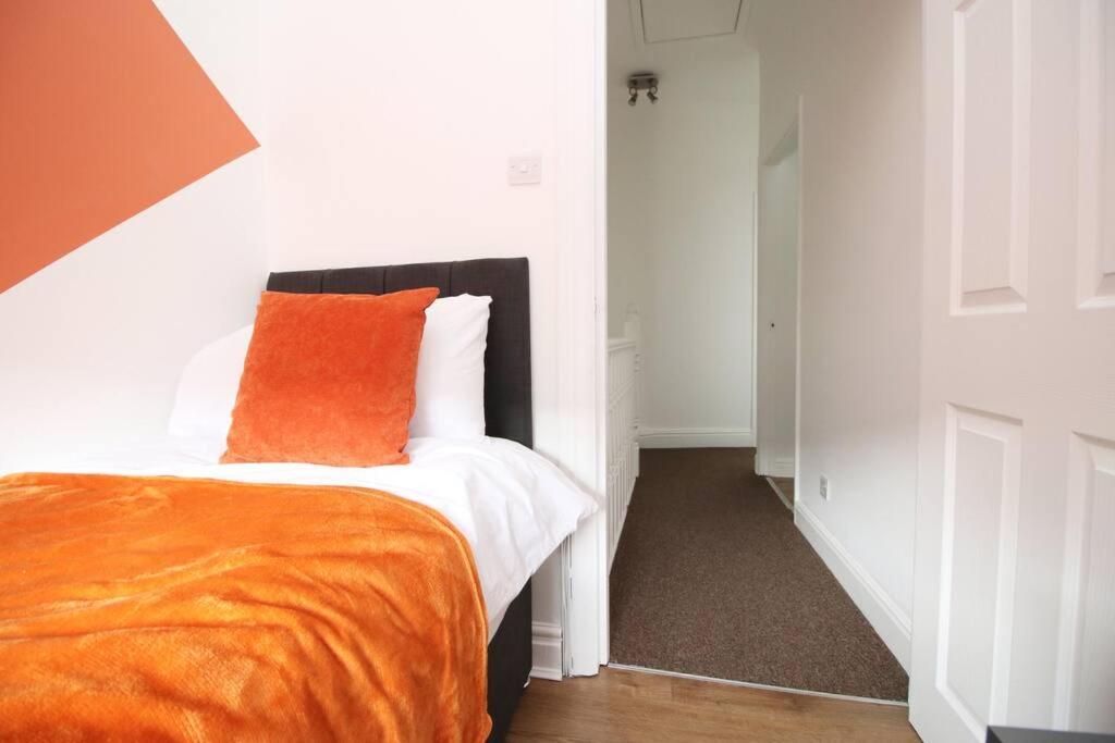 Holiday House For 7 Guests, Free Wi-Fi & Self Check-In Explore Newport Vila Exterior foto