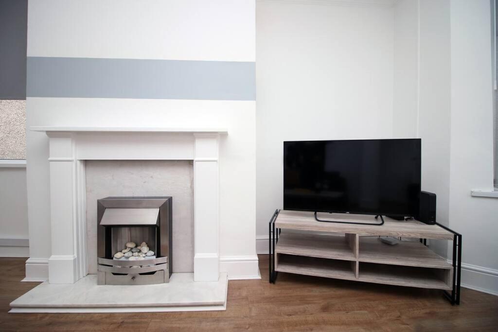 Holiday House For 7 Guests, Free Wi-Fi & Self Check-In Explore Newport Vila Exterior foto