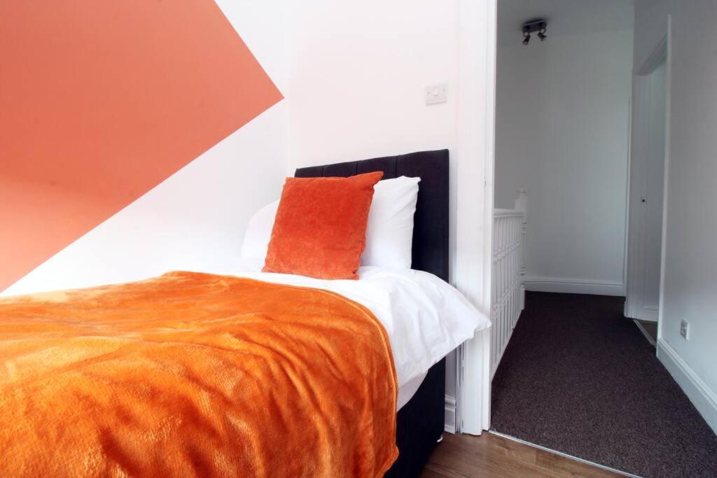 Holiday House For 7 Guests, Free Wi-Fi & Self Check-In Explore Newport Vila Exterior foto