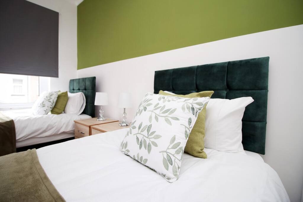 Holiday House For 7 Guests, Free Wi-Fi & Self Check-In Explore Newport Vila Exterior foto